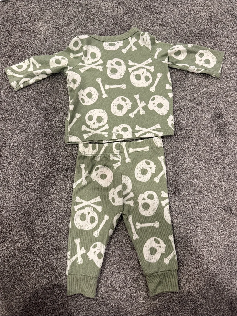 Cat & Jack Green Skull Print Two-Piece Pajama Set